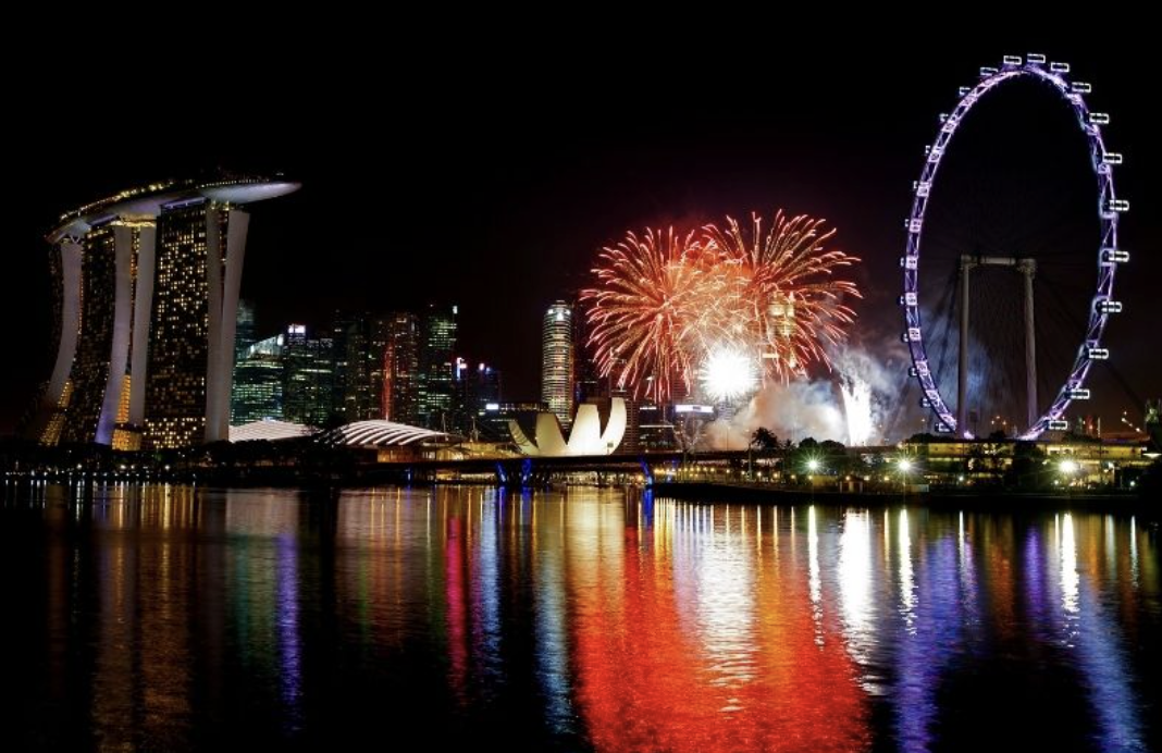 �s�[�Y�خ��W�]�ߪ����R���[�A�����O�G�_���خ��W���F�s���A�k���O���j���s�[�Y�����[�����A�����]�Ť����۾���⪺�Ϥ��A�æb�����W�Φ���m�}�ɪ��˼v